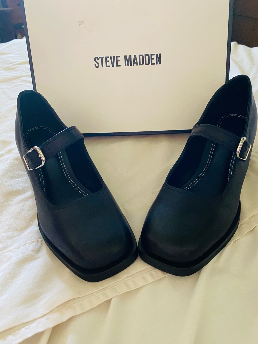 NEW IN BOX Y2K Steve Madden Black Mary Jane Shoes with Silver Buckle